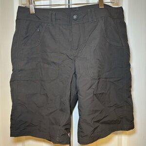 The North Face - Women’s Hiking Outdoor Dark Charcoal Gray Cargo Shorts in Size8
